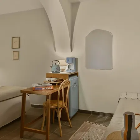 Mnimes Santorini Fíra