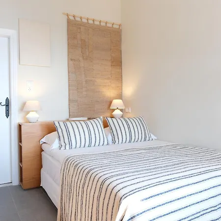 ゲストハウス Mnimes Santorini 3*